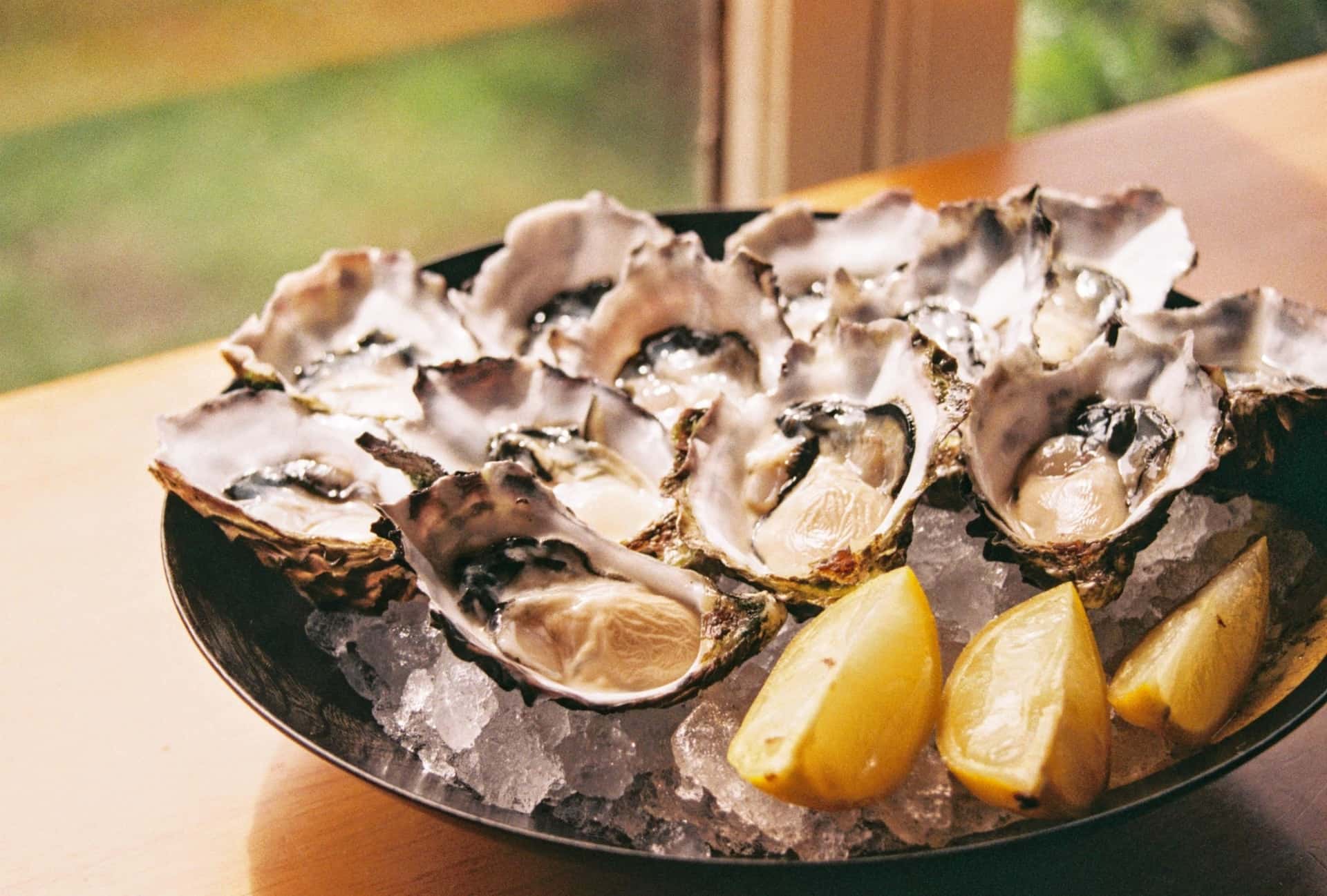 A large serving of fresh oysters