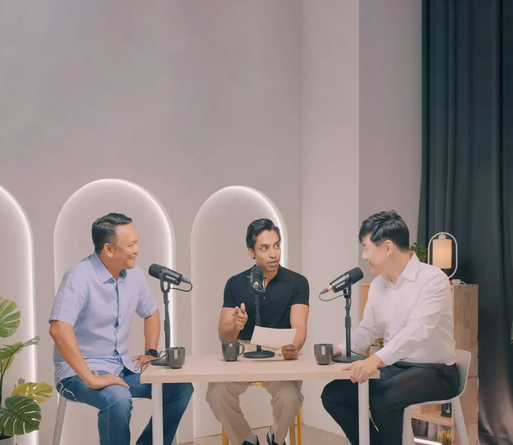 Fandi Ahmad, Kishan J and Dr Kevin Chua in the Noah podcast studio
